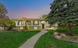 1920 Kyle Place, Golden Valley, MN 55422