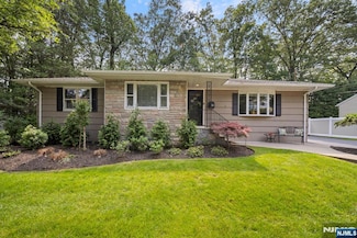 452 Ridgewood Blvd N, Township of Washington, NJ 07676