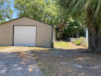 406 N West 11th St, Carrabelle, FL 32322