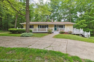 10071 Denton Hill Rd, Fenton, MI 48430