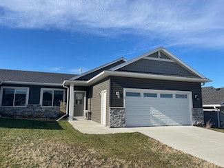 890 Tall Grass Ct, Wanamingo, MN 55983