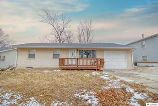 915 Pleasant Dr, Plattsmouth, NE 68048