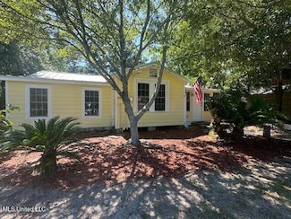 153 Saint Peter St, Biloxi, MS 39530