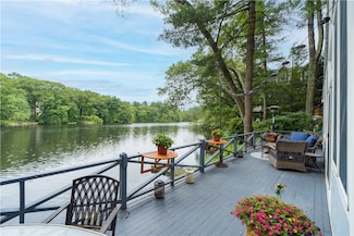 16 Ruff Stone Rd, Greenville, RI 02828