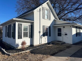 1212 Pleasant St, Gowrie, IA 50543