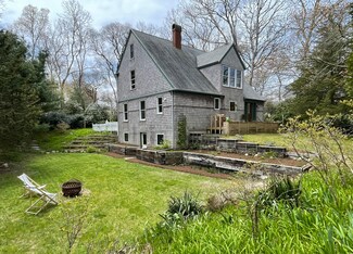 140 Tashmoo Ave, Vineyard Haven, MA 02568