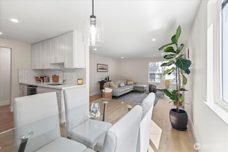 707 N 130th St Unit B102, Seattle, WA 98133