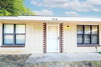 705 E Clay St, Bowie, TX 76230