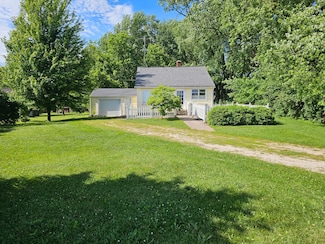 8906 North Ave, Cleveland, WI 53015
