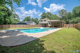11312 Woodcrest Dr SE, Huntsville, AL 35803