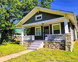 2410 E 70th St, Kansas City, MO 64132