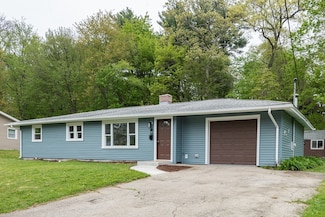 84 Poole Cir, Holbrook, MA 02343