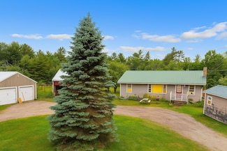 37 Quaker Ridge Rd, Casco, ME 04015