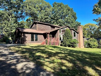 7514 Robin Crest Rd, Charlotte, NC 28226
