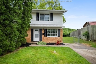302 Charles Ct, Hurricane, WV 25526