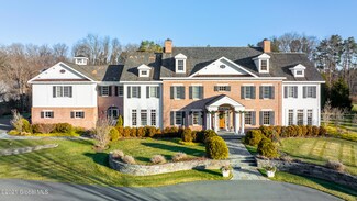 18 Turner Ln, Loudonville, NY 12211