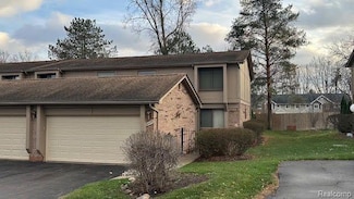 31470 Hunters Circle Dr, Farmington Hills, MI 48334