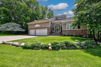 9378 Olympia Dr, Eden Prairie, MN 55347