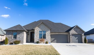 688 N Fox Hill Cir, Nixa, MO 65714