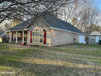 1415 Forbes Dr, Byram, MS 39272