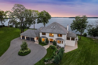 2070 Shoreline Dr, Wayzata, MN 55391