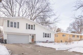 1409 Clark Dr, Cedar Falls, IA 50613