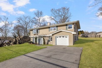 63 Forestdale Dr, Cumberland, RI 02864