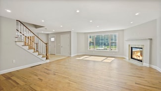 21 Arbor Ct Unit 21, East Walpole, MA 02032