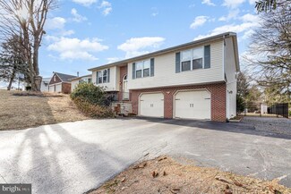 1720 North Dr, York, PA 17408