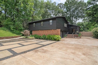 5657 Walnut Grove Rd, Memphis, TN 38120