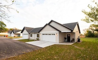 323 Fairgrounds Rd Unit 4, Alexandria, MN 56308