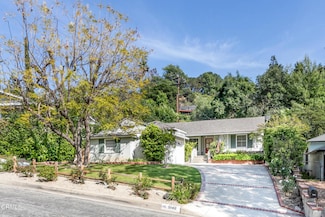 5140 Crown Ave, La Canada Flintridge, CA 91011
