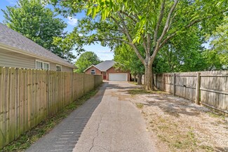 3977 W Beechwood St, Springfield, MO 65807