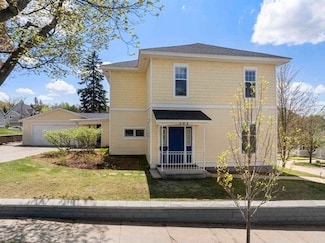 702 Michigan St, Petoskey, MI 49770