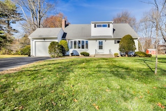 26 Seminole Cir, West Hartford, CT 06117