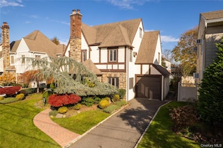 99 Durland Rd, Lynbrook, NY 11563