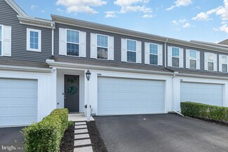 2206 Red Fox Dr, Hummelstown, PA 17036