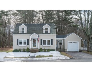 8 Lloyd St, Hopedale, MA 01747