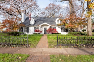 1047 Gladstone Dr SE, Grand Rapids, MI 49506