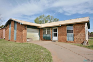 908 E 14th St, Clovis, NM 88101