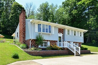 215 4th Street Extension, Houston, PA 15342