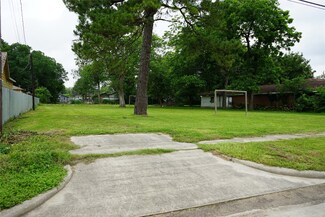 4701 Pickfair St, Houston, TX 77026