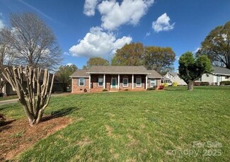 3660 9th Street Dr NE, Hickory, NC 28601