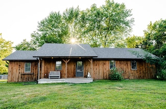 303 N Hudson Ave, Aurora, MO 65605