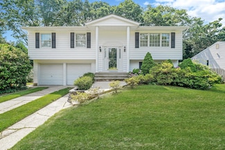 708 Bohemia Pkwy, Sayville, NY 11782