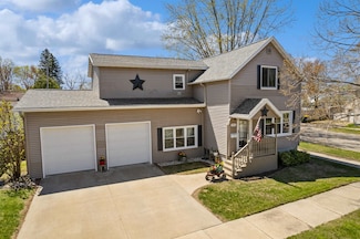 2631 Hannah St, Marinette, WI 54143