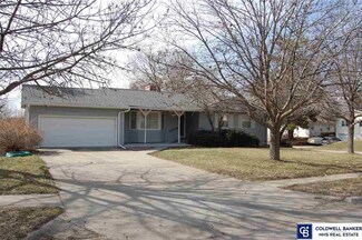 7661 Windsor Dr, Omaha, NE 68114