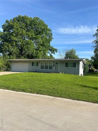 1095 Rogers Ln, Florissant, MO 63033