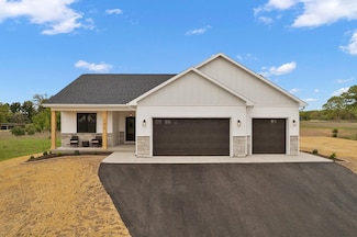 1619 Prairie Oak Dr, Wisconsin Dells, WI 53965
