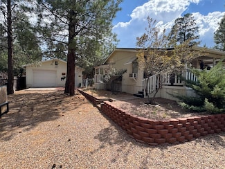 1979 Rustling Pine Dr, Overgaard, AZ 85933